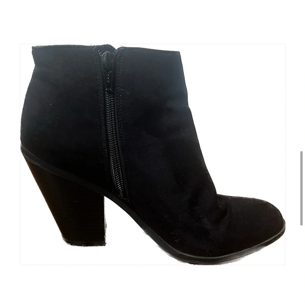 Banana Republic hits ankle